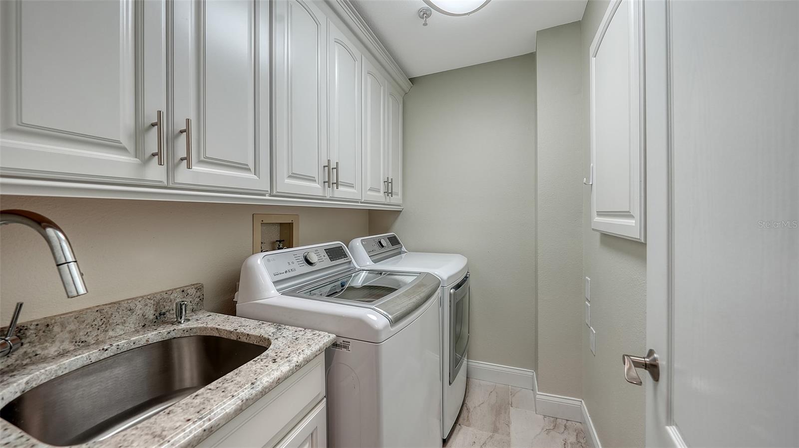 2195 HARBOURSIDE DR #404