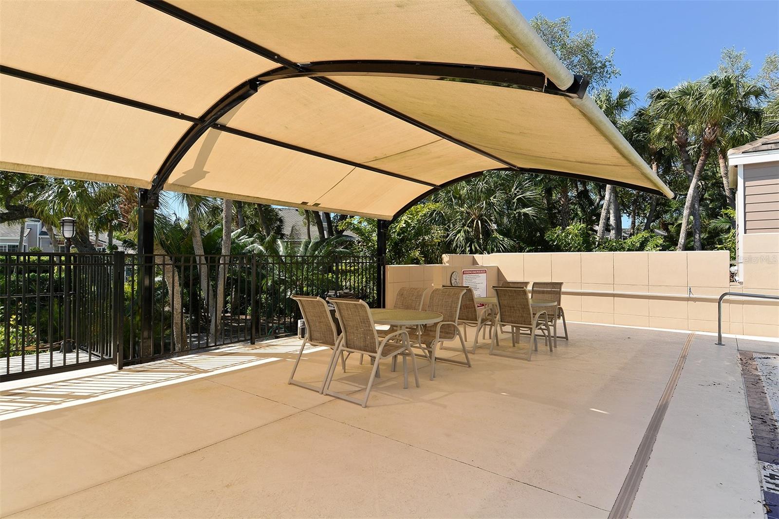 3465 WINDING OAKS DR #33