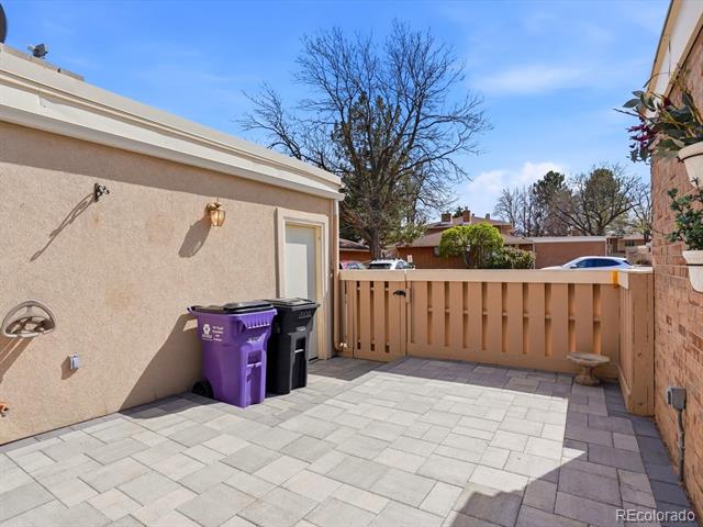 3330 S Oneida Way