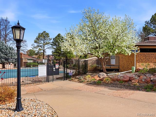 3330 S Oneida Way