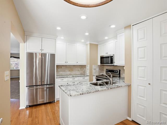 3330 S Oneida Way