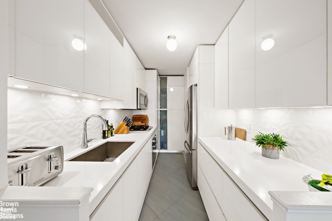 370 E 76TH Street C901