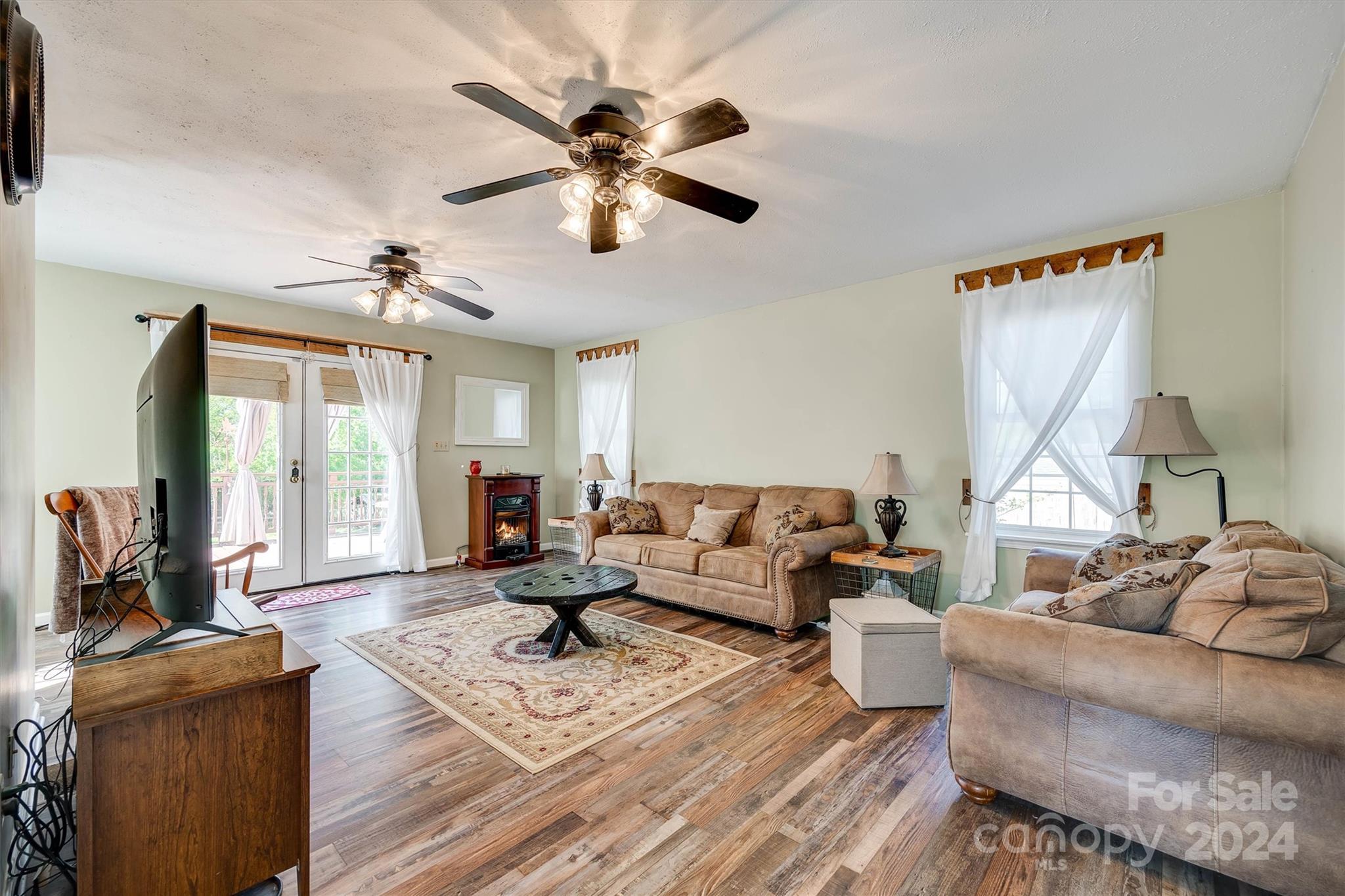3513 Deer Track Lane