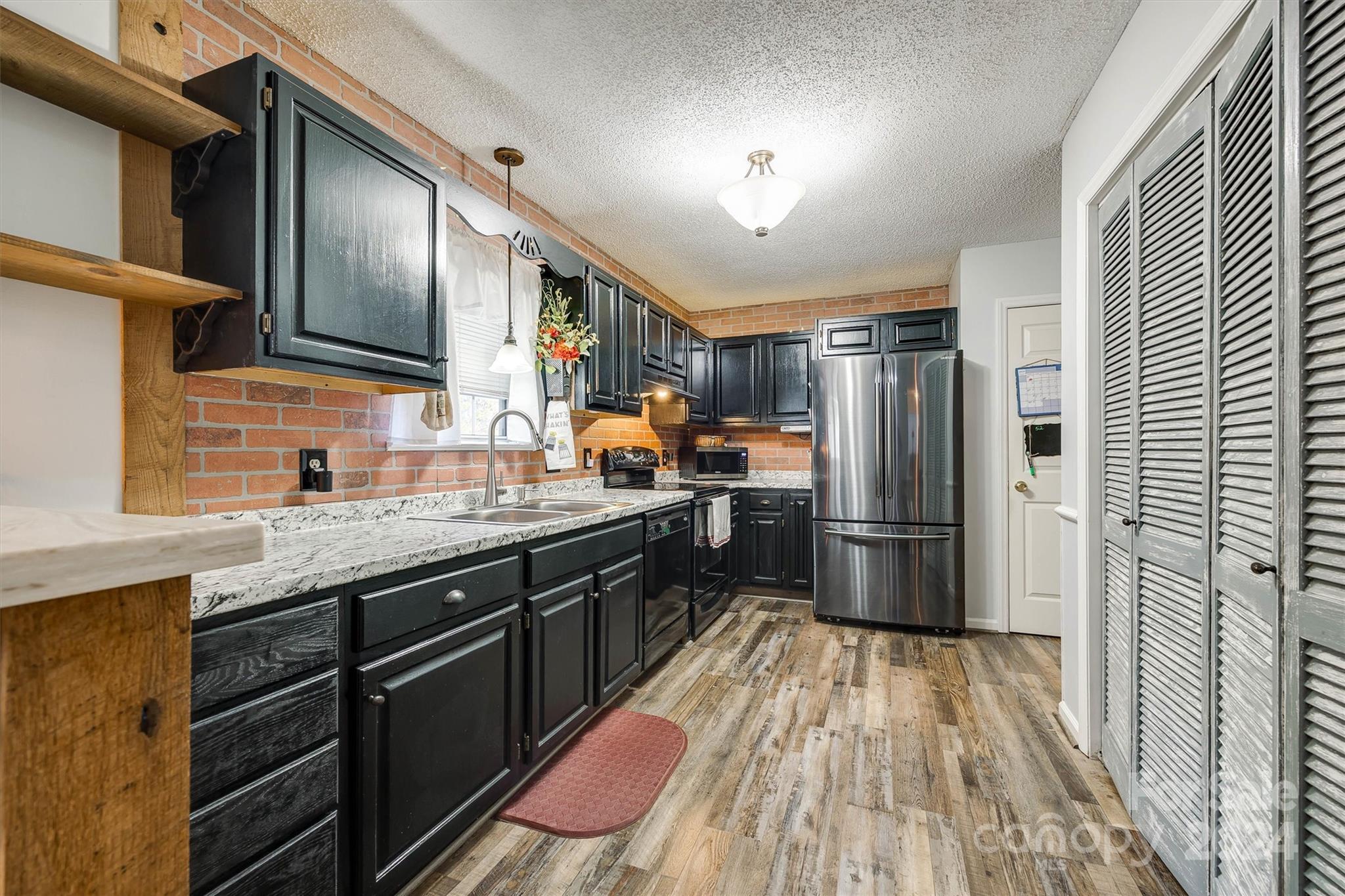 3513 Deer Track Lane