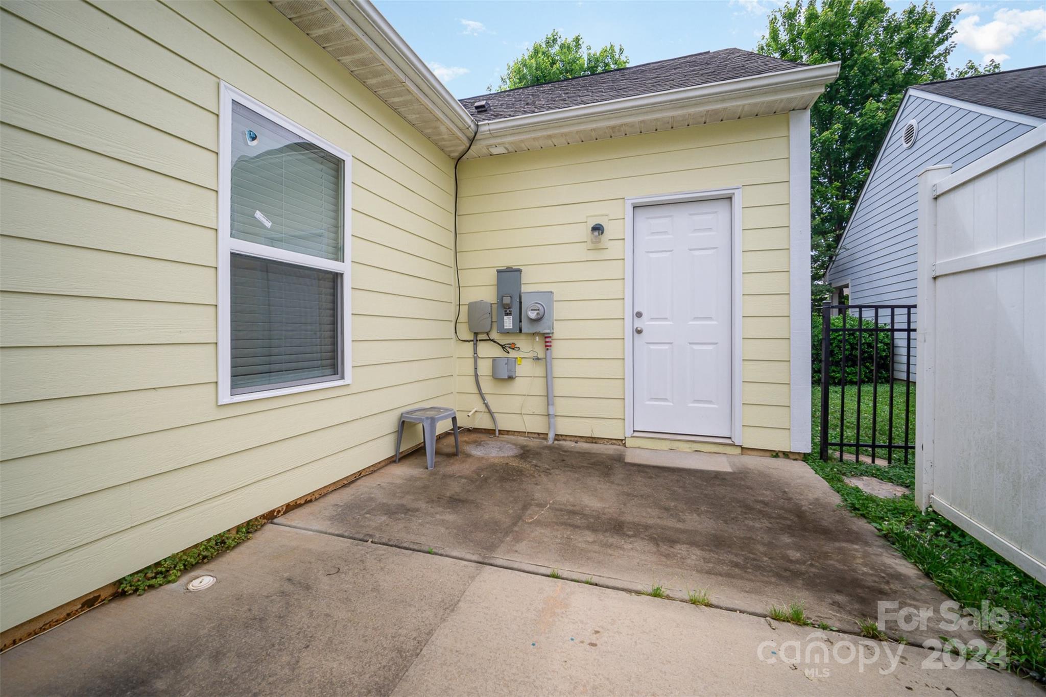 24593 Blue Heron Circle