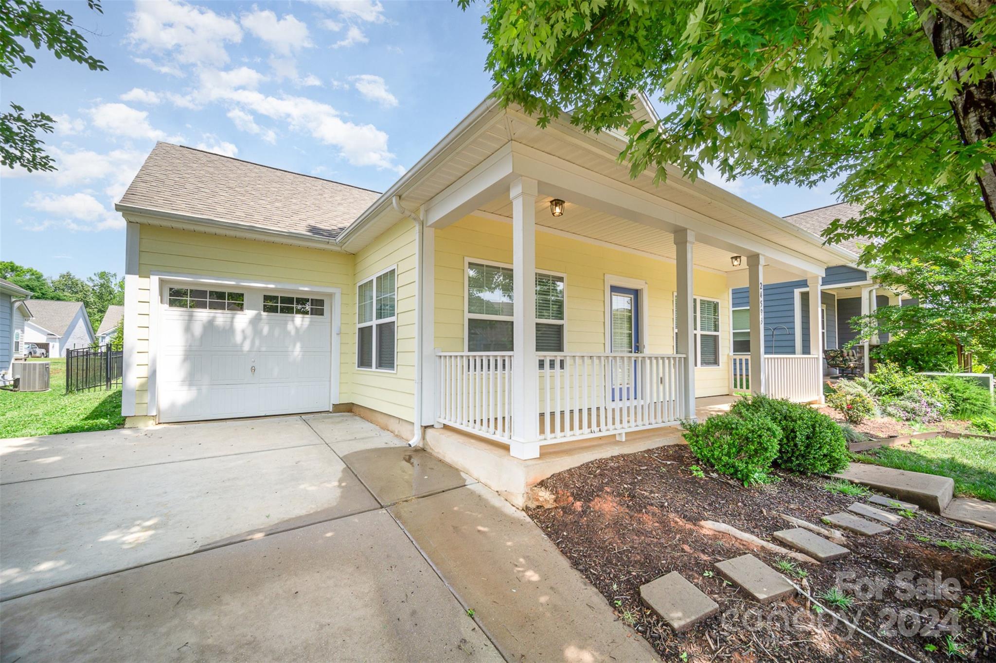 24593 Blue Heron Circle