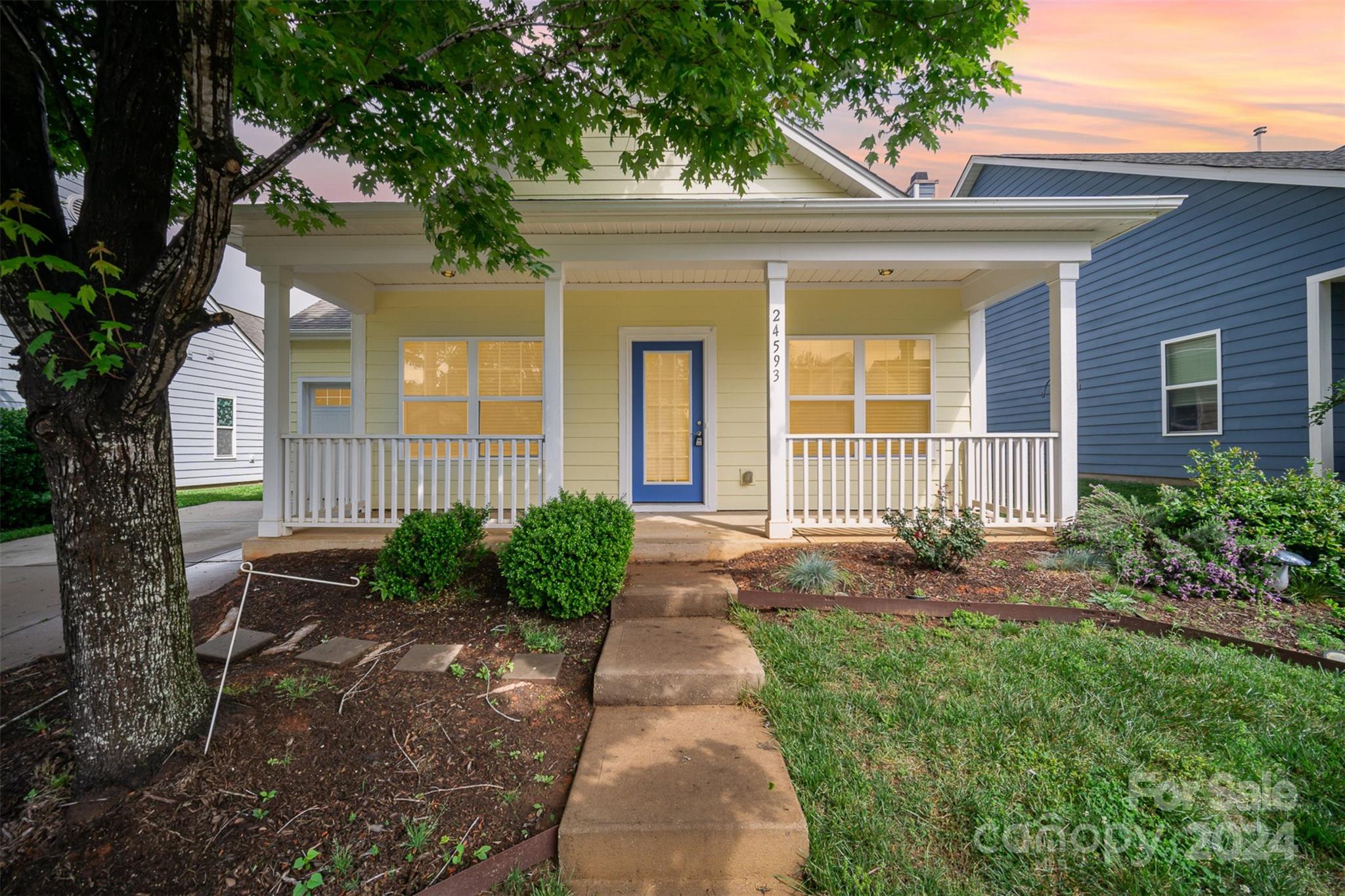 24593 Blue Heron Circle