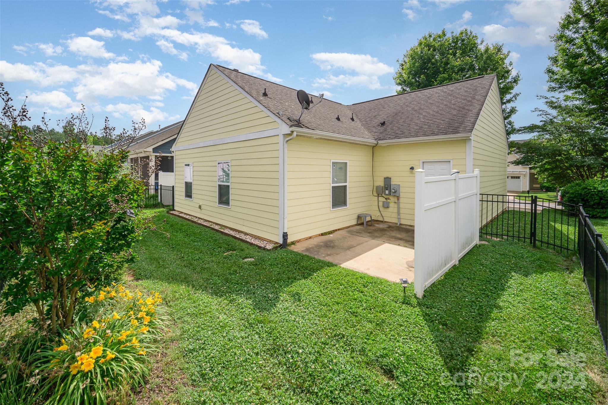 24593 Blue Heron Circle