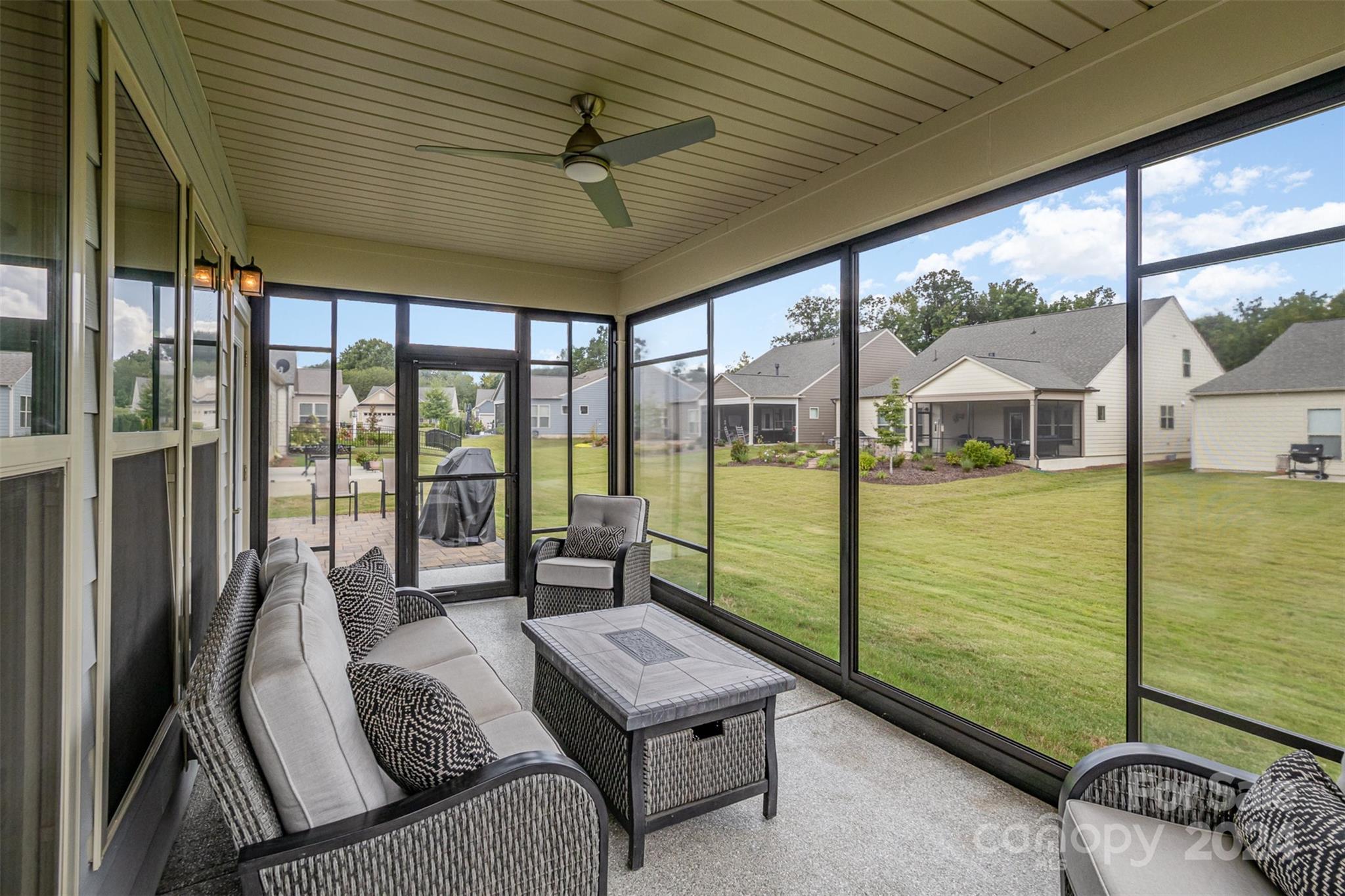 523 Sunnyview Lane