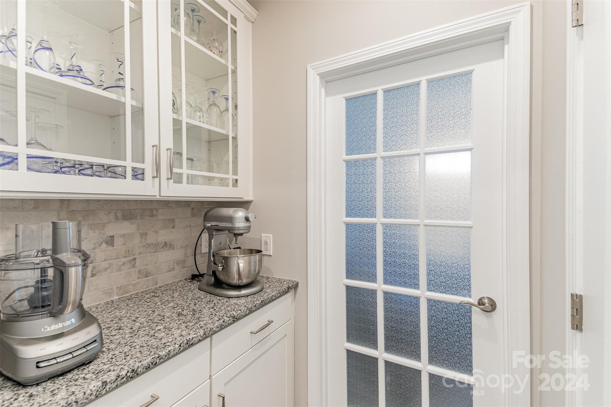 523 Sunnyview Lane