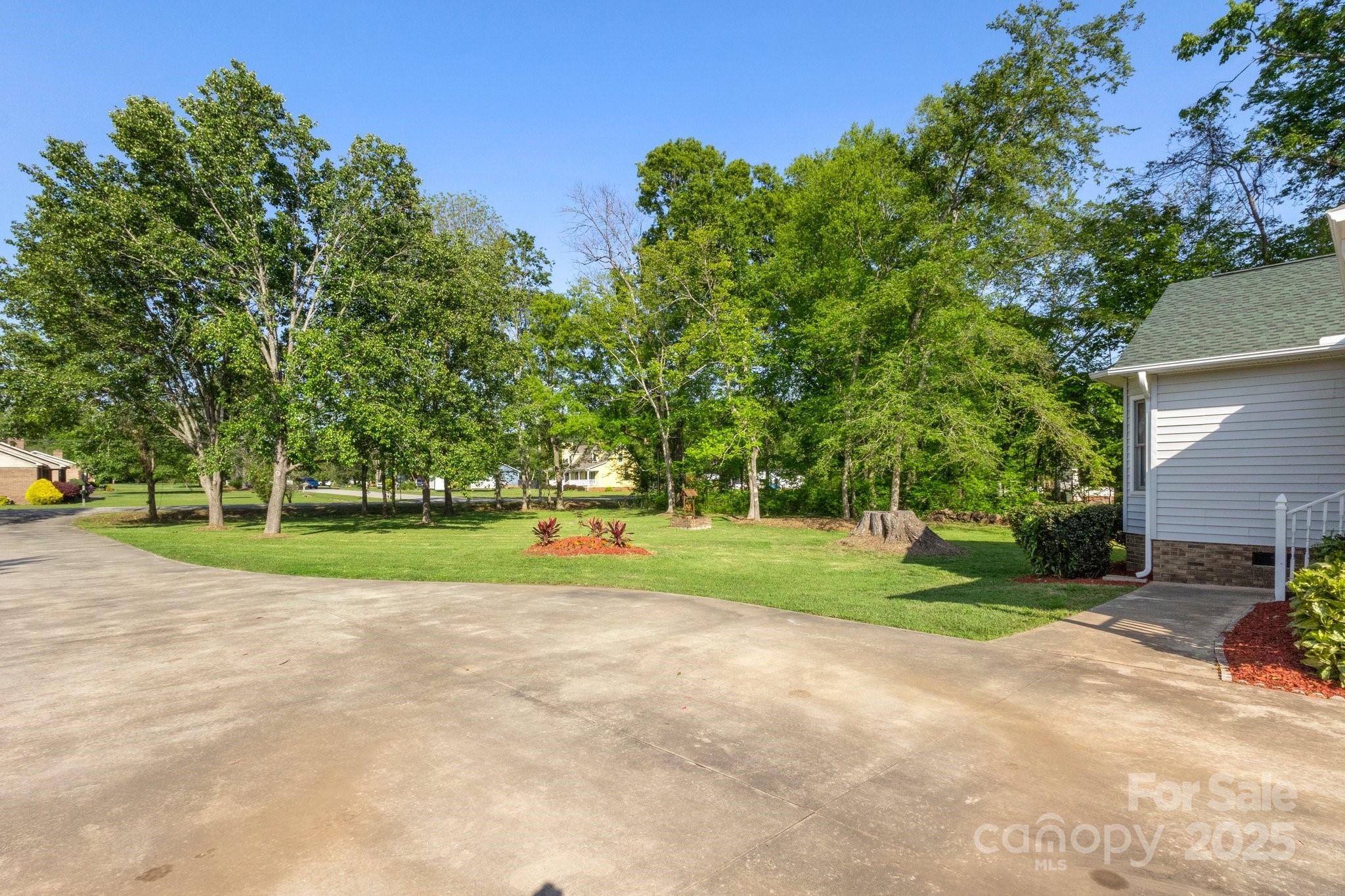 1325 Red Oaks Drive