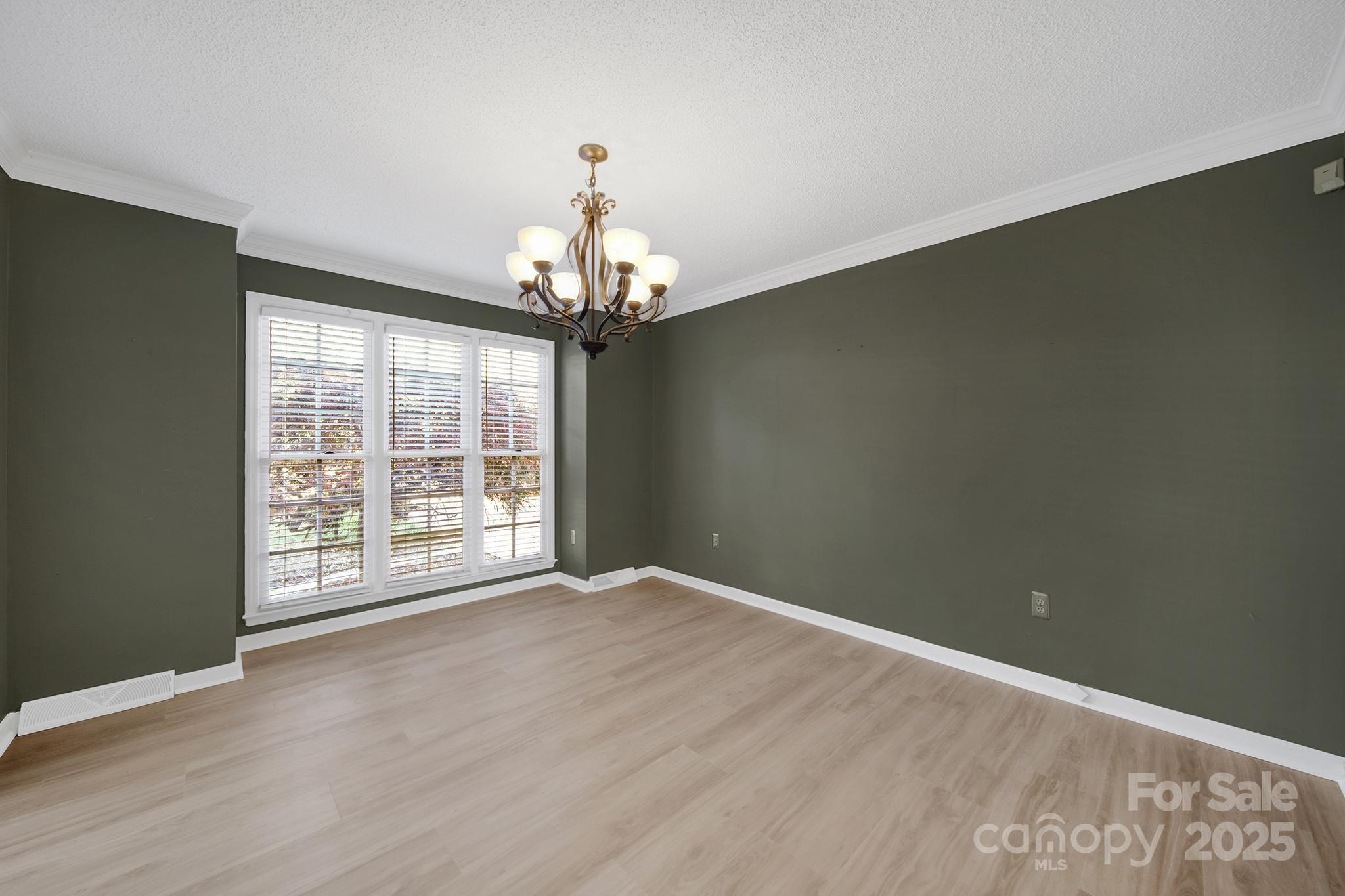 1904 Steeplechase Drive