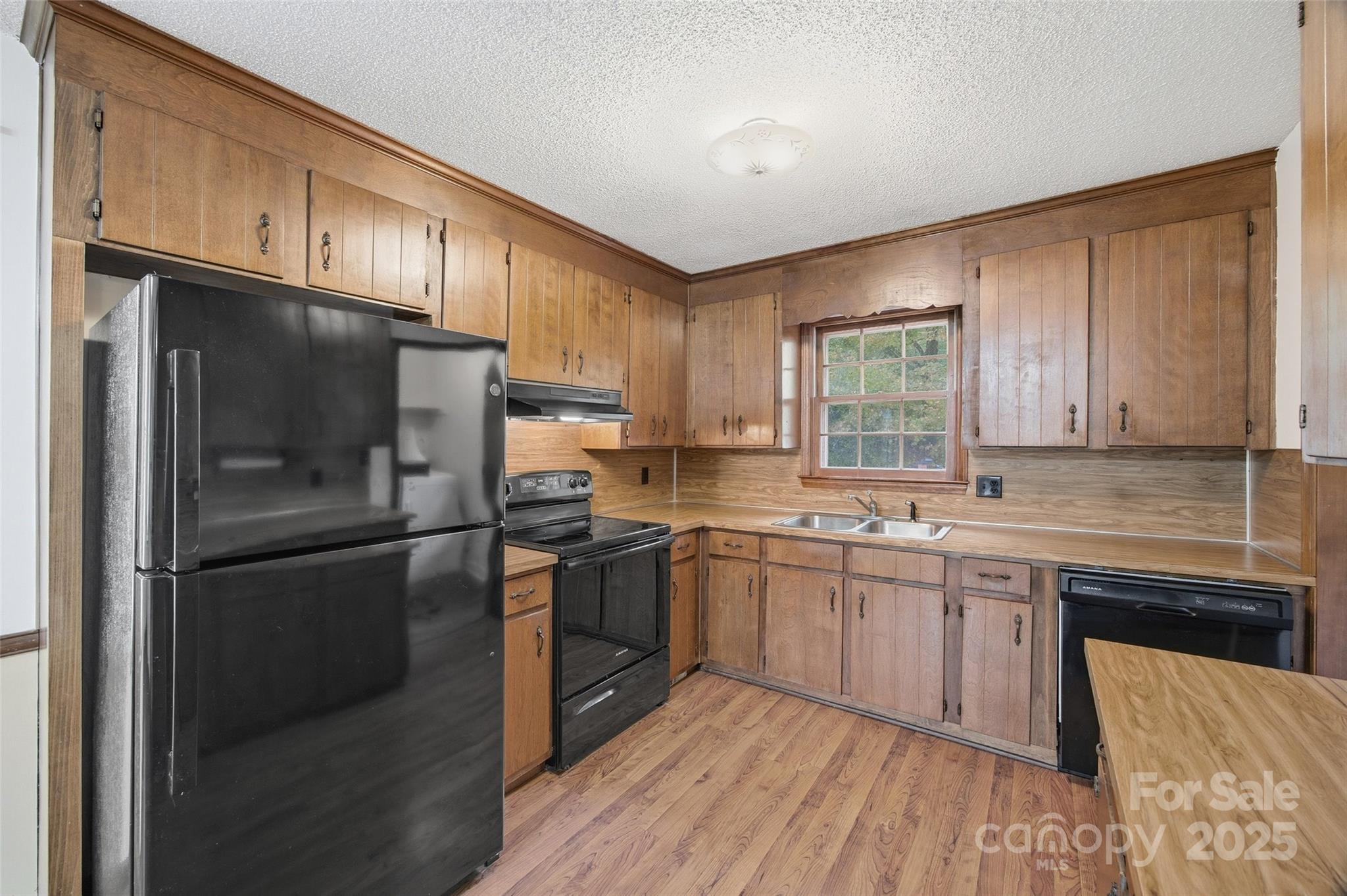 2215 Ross Cauthen Road