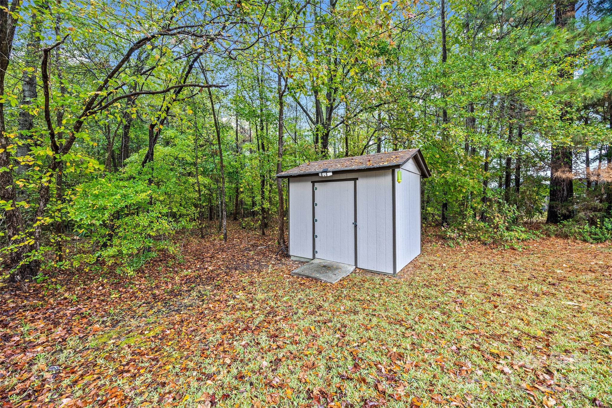 2215 Ross Cauthen Road