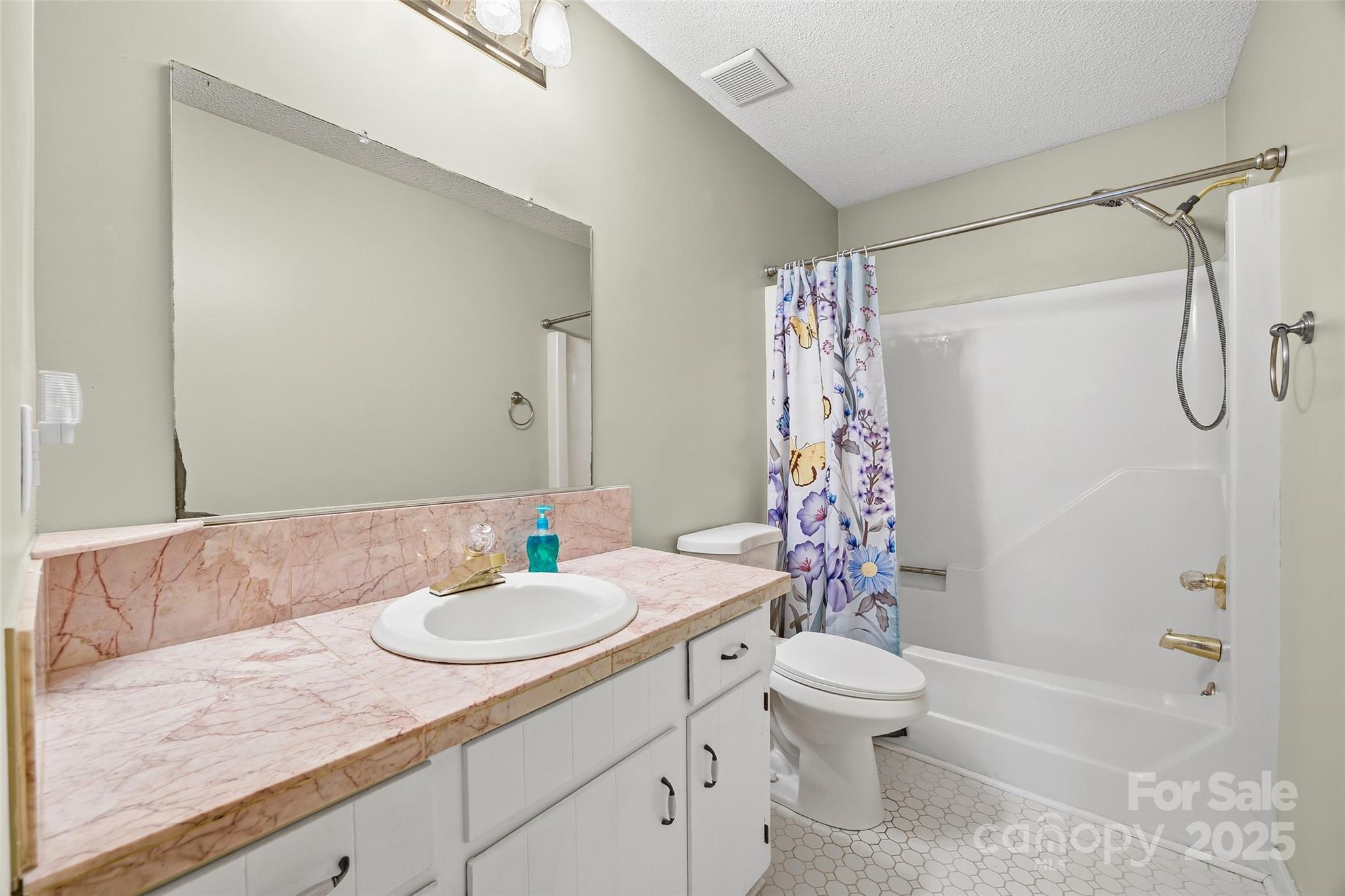 2215 Ross Cauthen Road