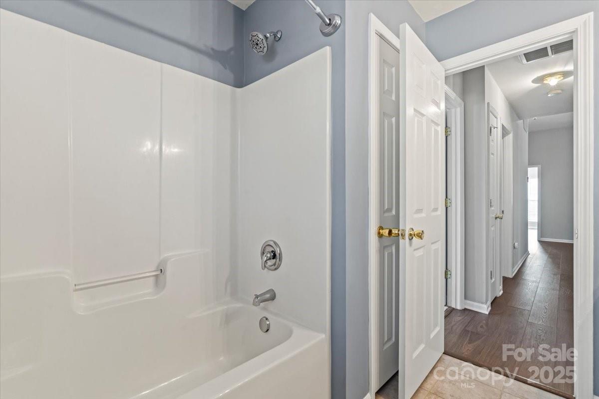2203 Oakhurst Court
