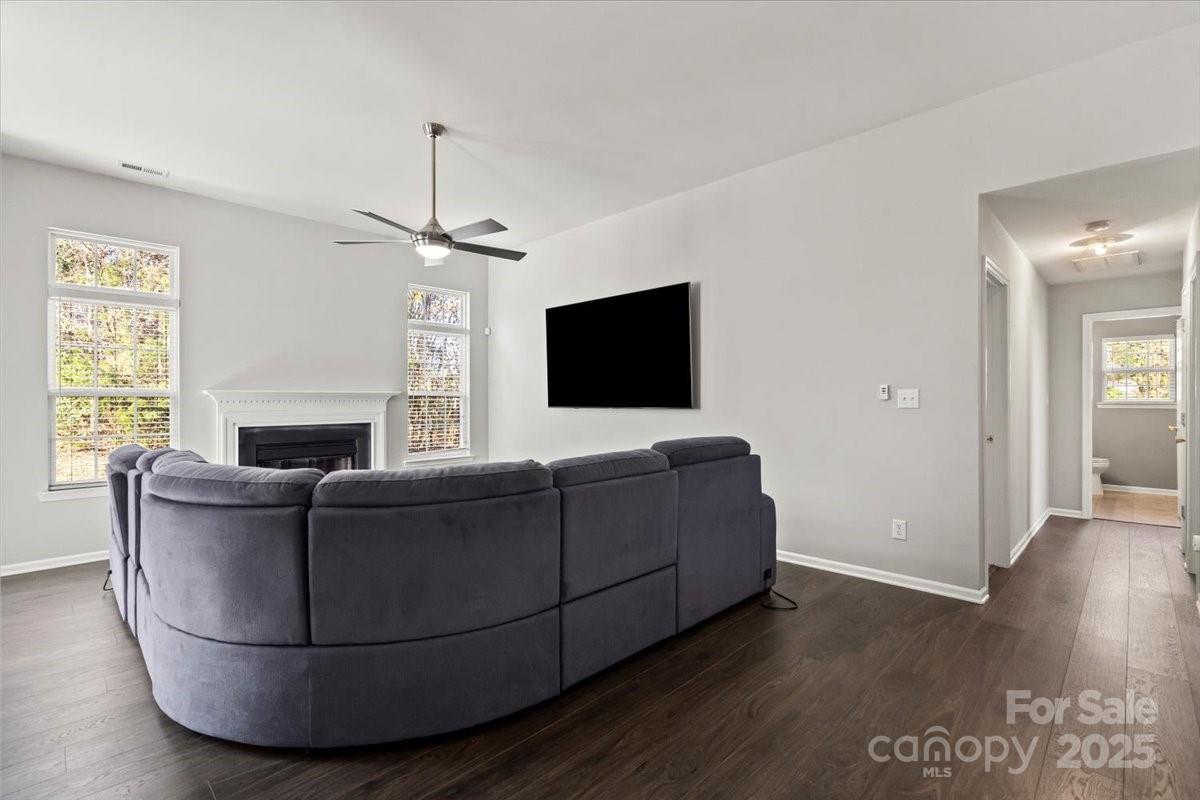 2203 Oakhurst Court