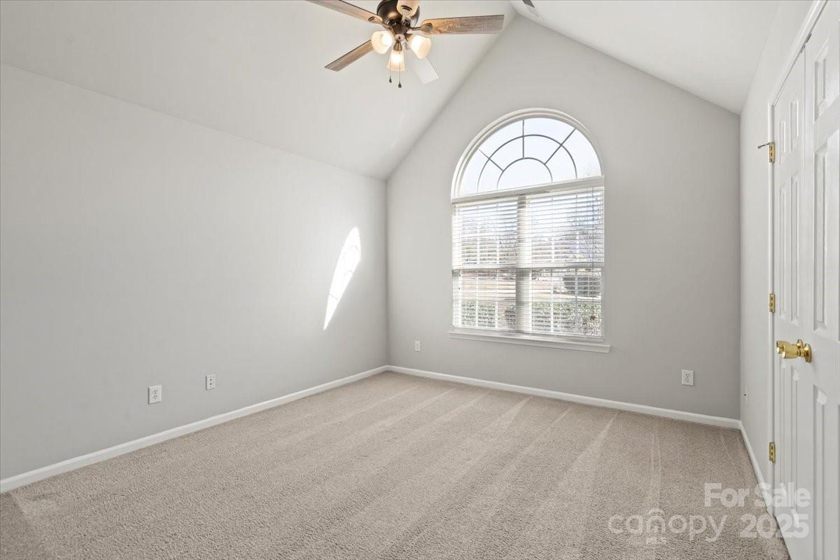 2203 Oakhurst Court