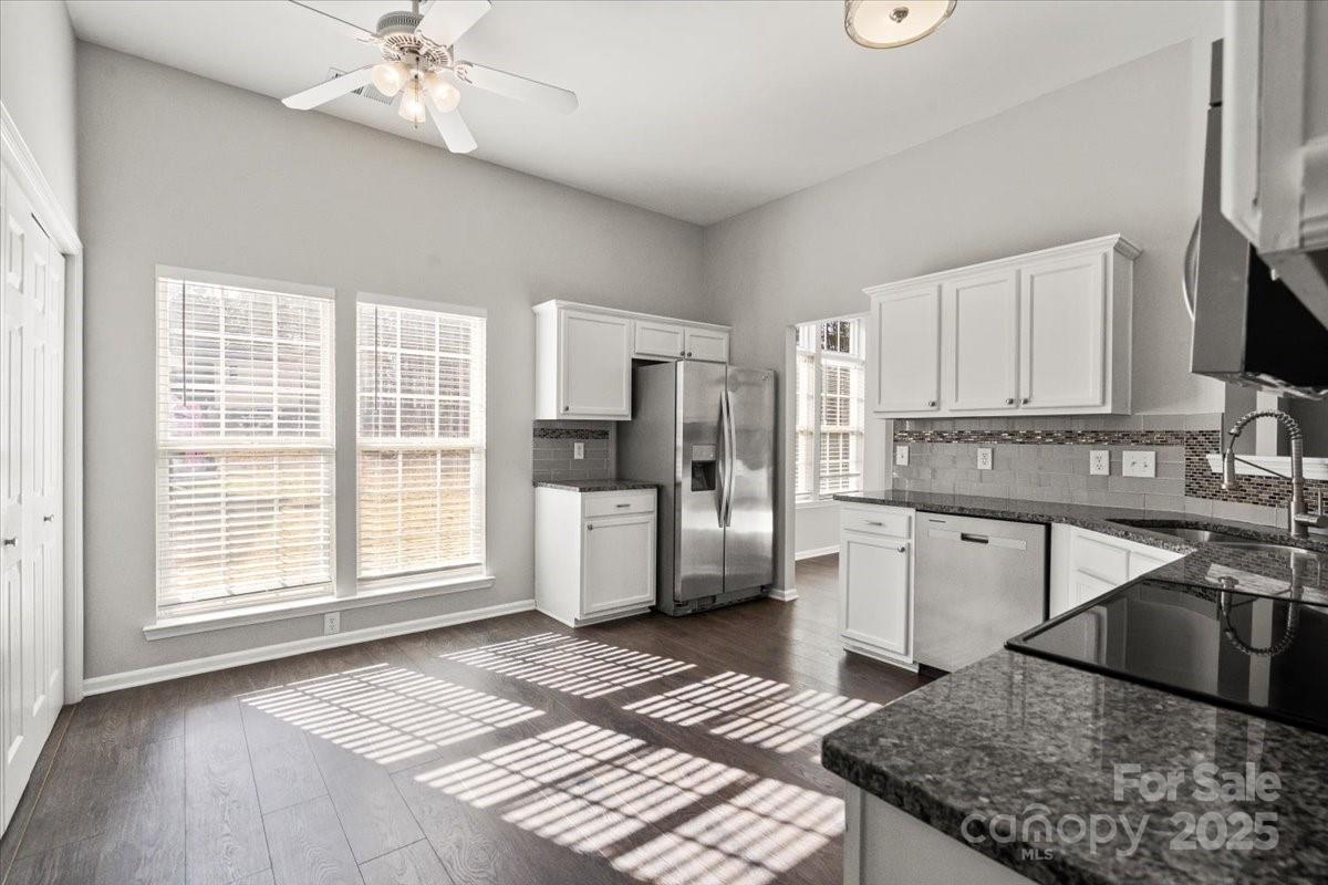 2203 Oakhurst Court