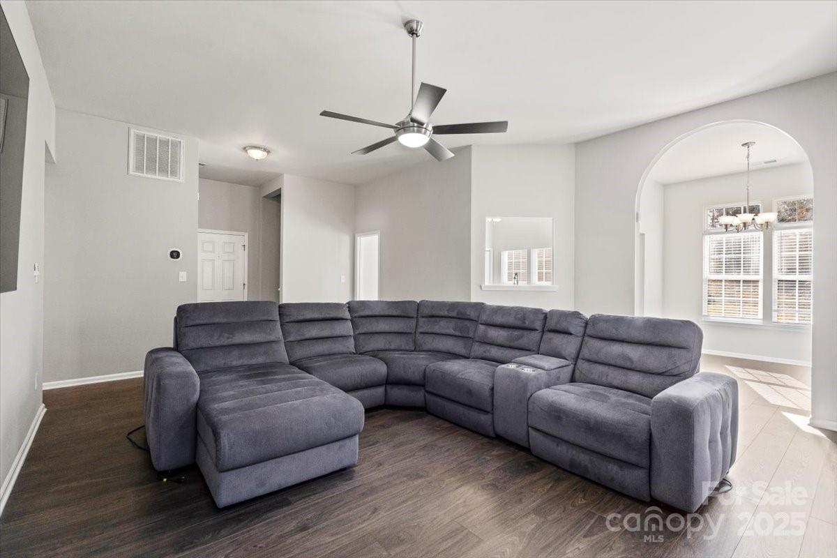 2203 Oakhurst Court