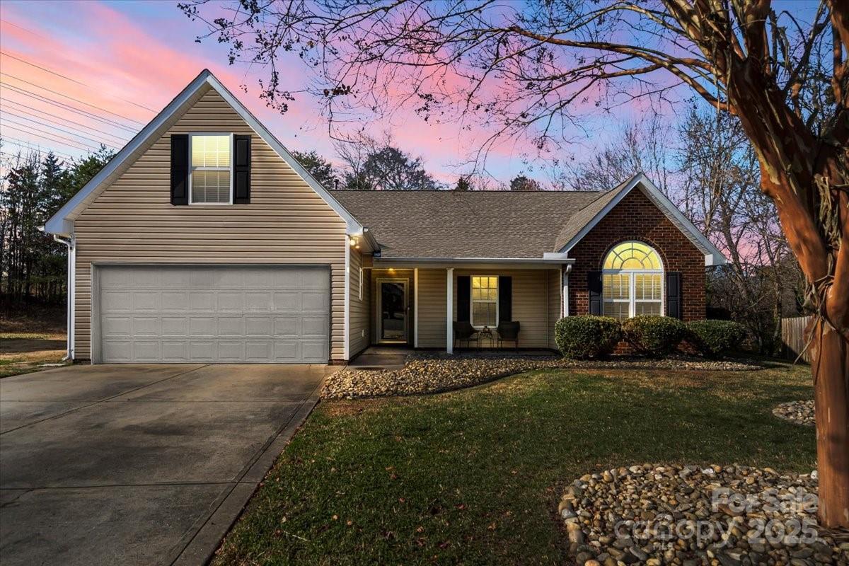 2203 Oakhurst Court
