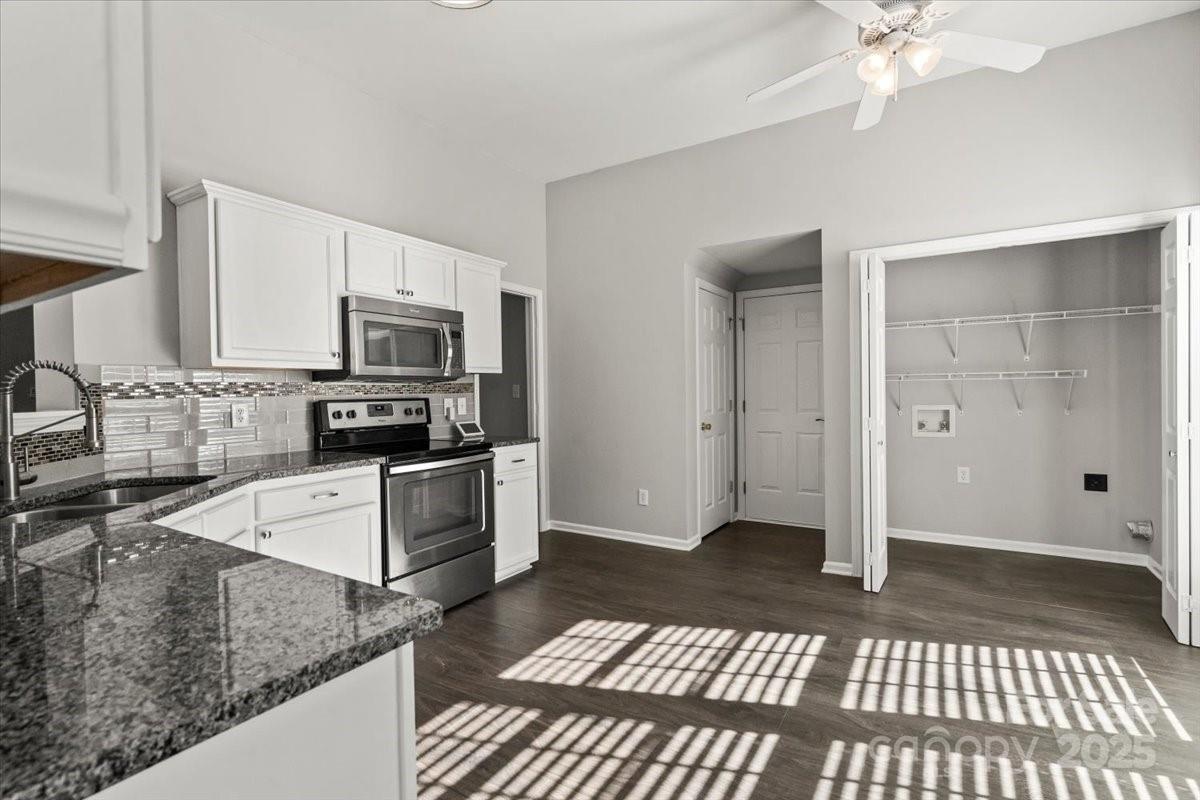 2203 Oakhurst Court