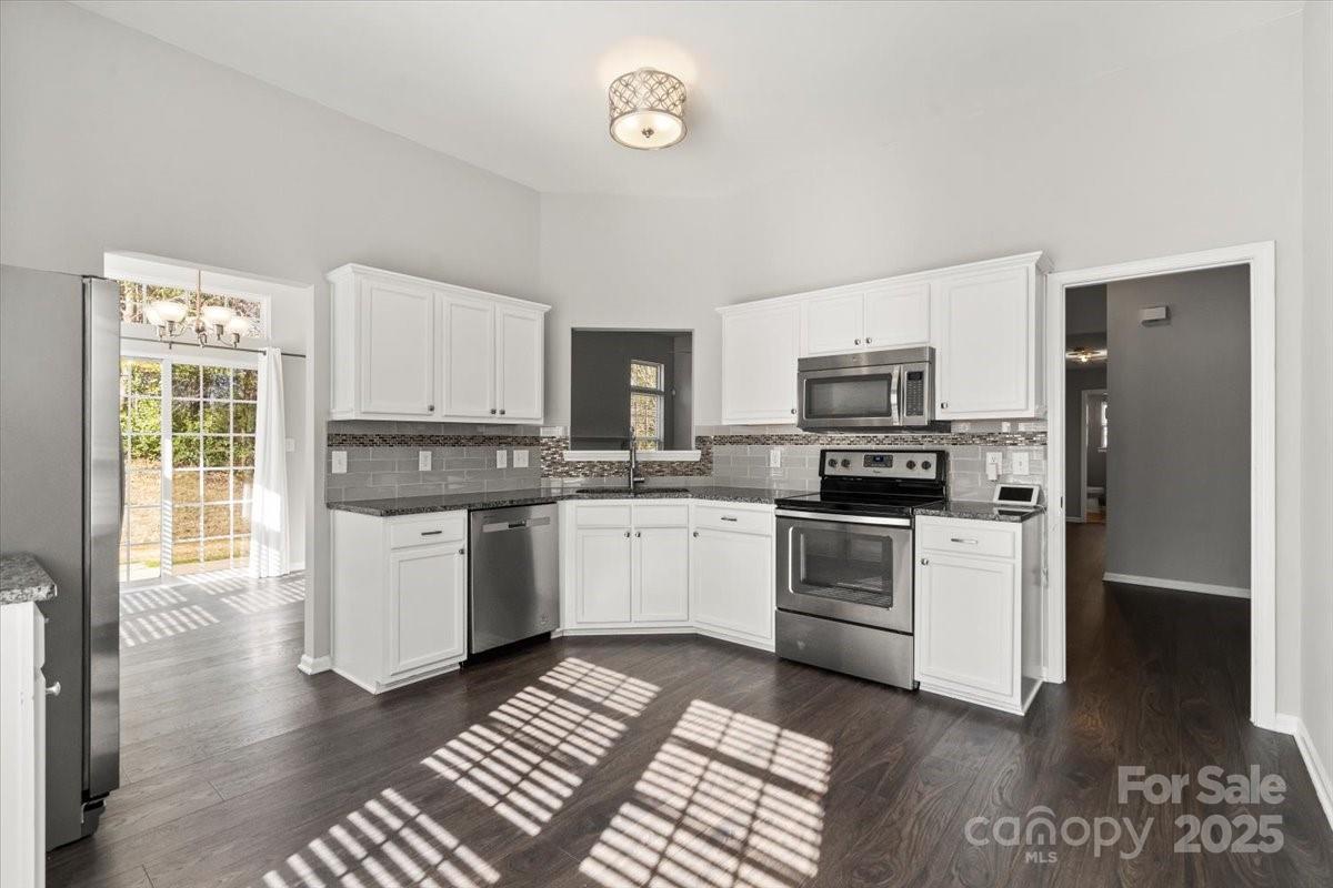 2203 Oakhurst Court