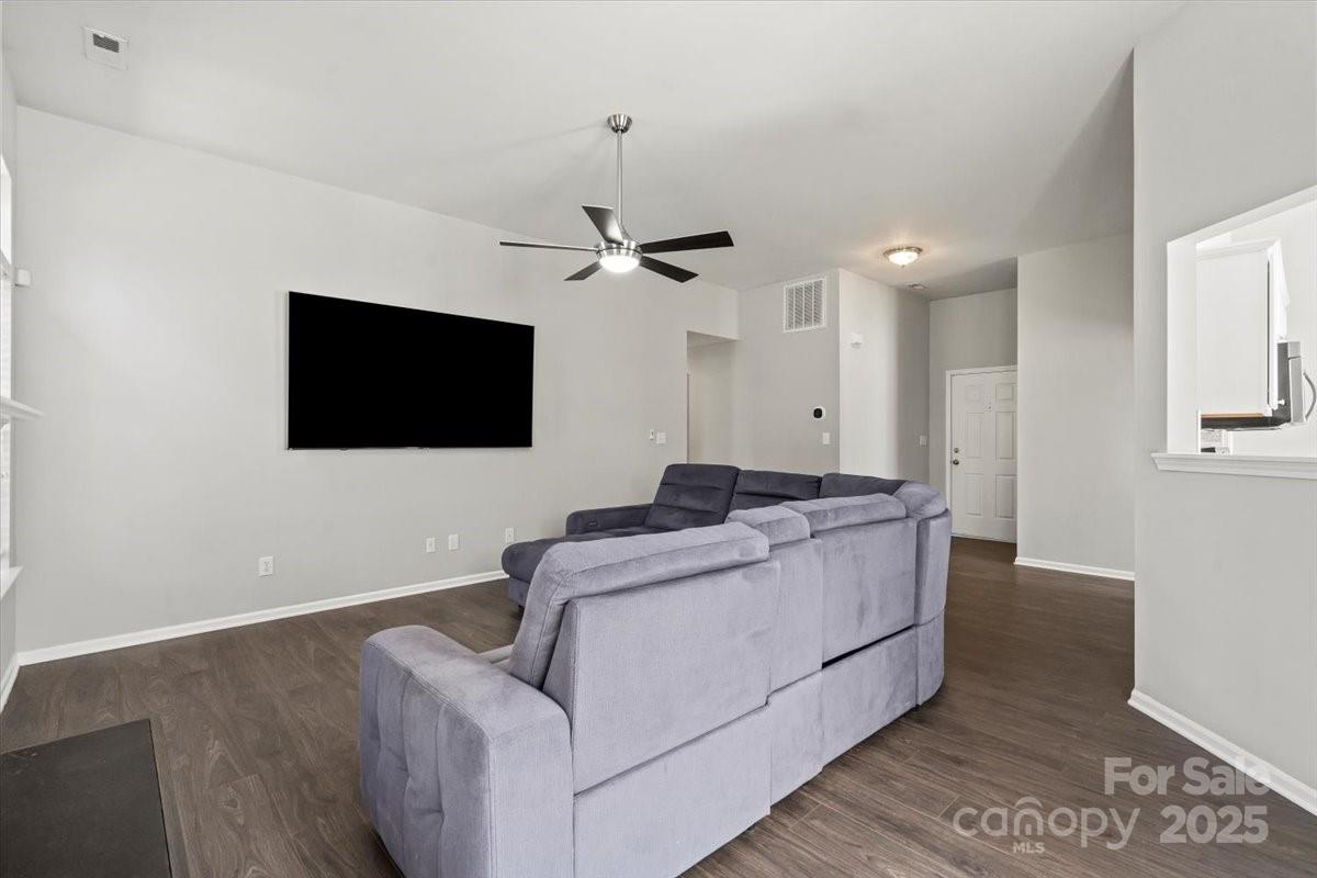 2203 Oakhurst Court