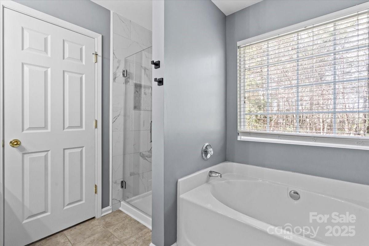 2203 Oakhurst Court
