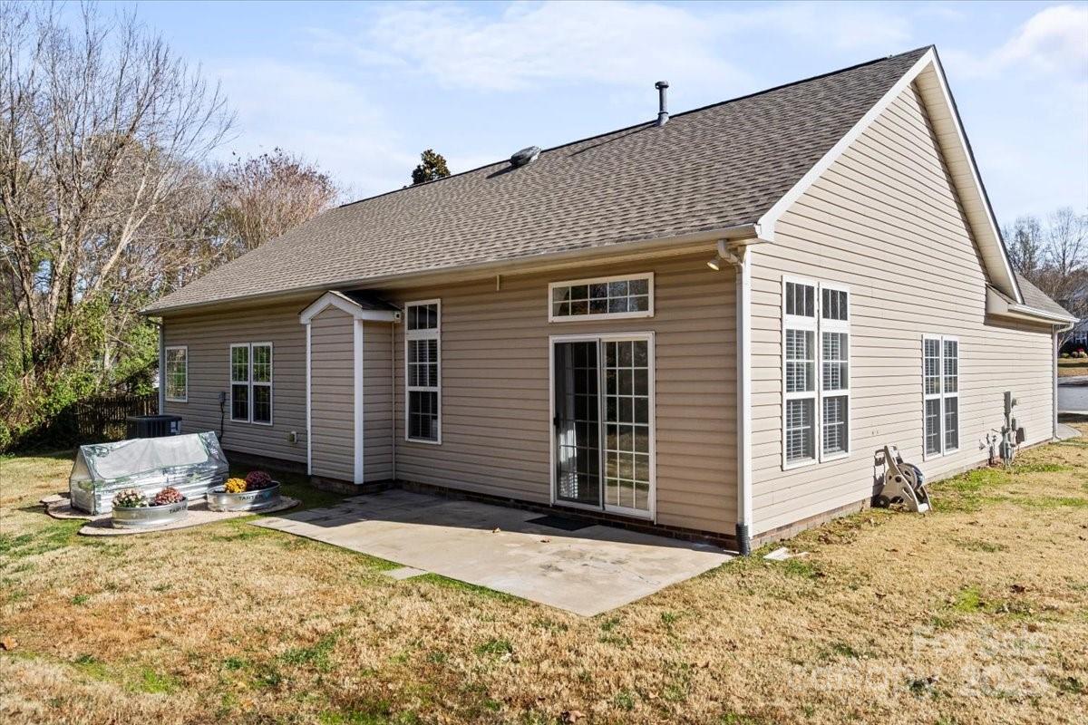 2203 Oakhurst Court