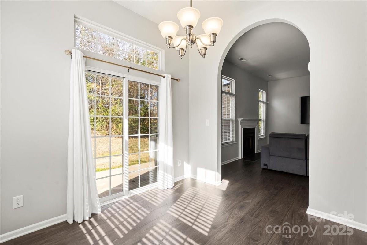 2203 Oakhurst Court