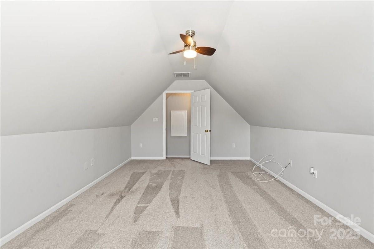 2203 Oakhurst Court