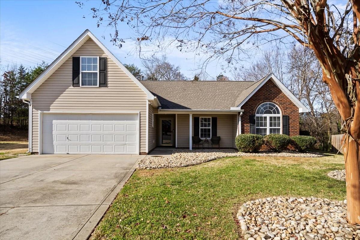 2203 Oakhurst Court