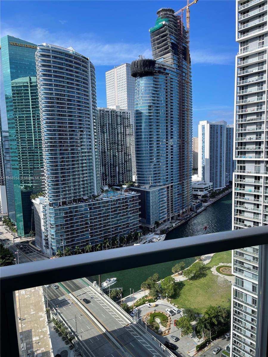 500 Brickell Ave # 3203