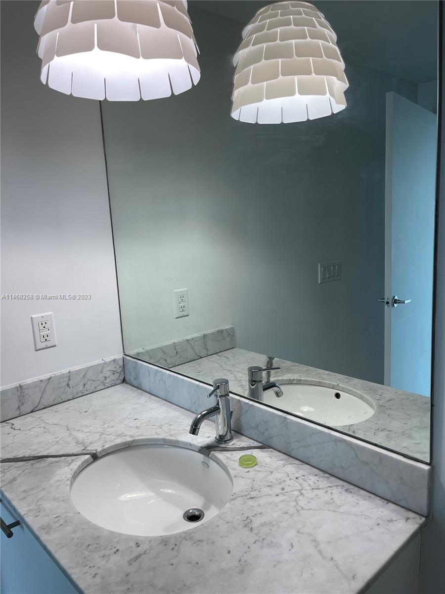 500 Brickell Ave # 3203