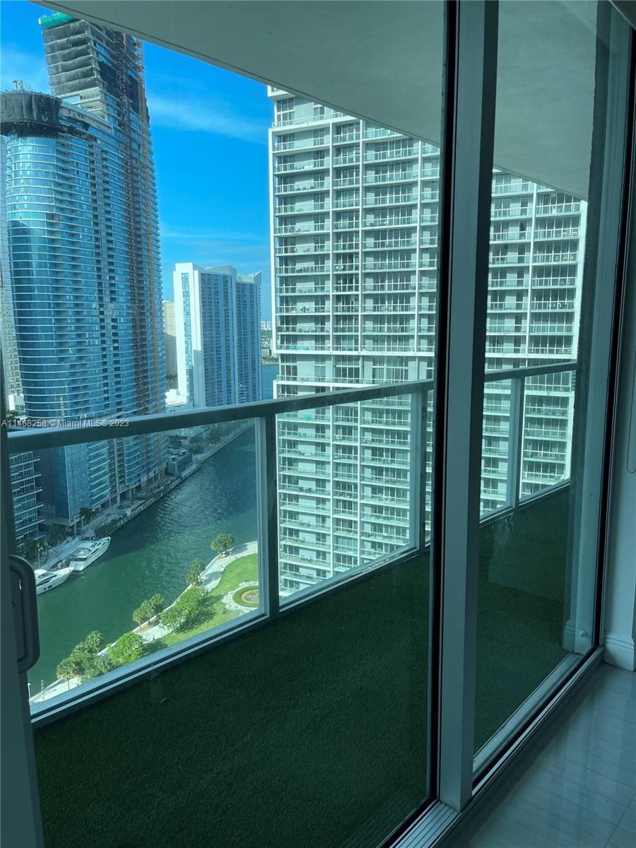 500 Brickell Ave # 3203