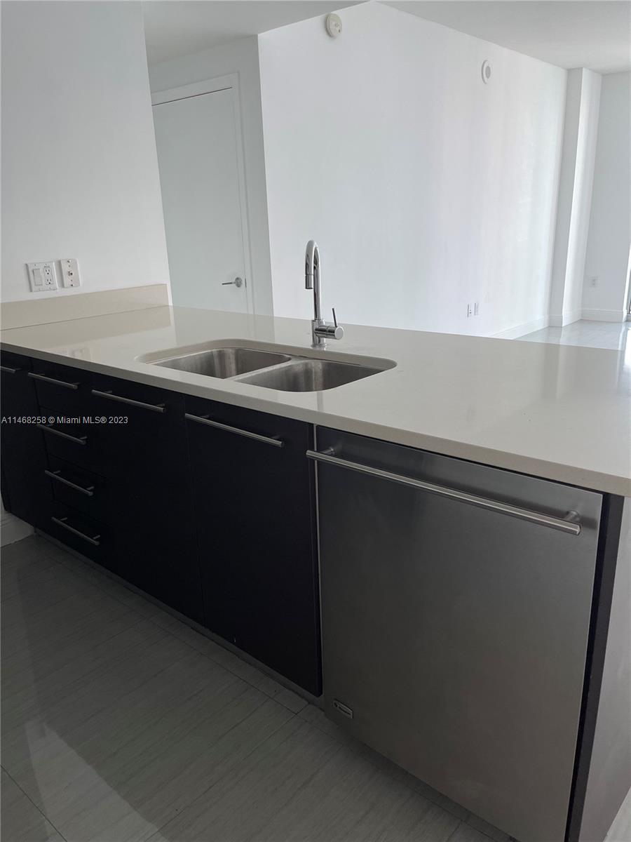 500 Brickell Ave # 3203