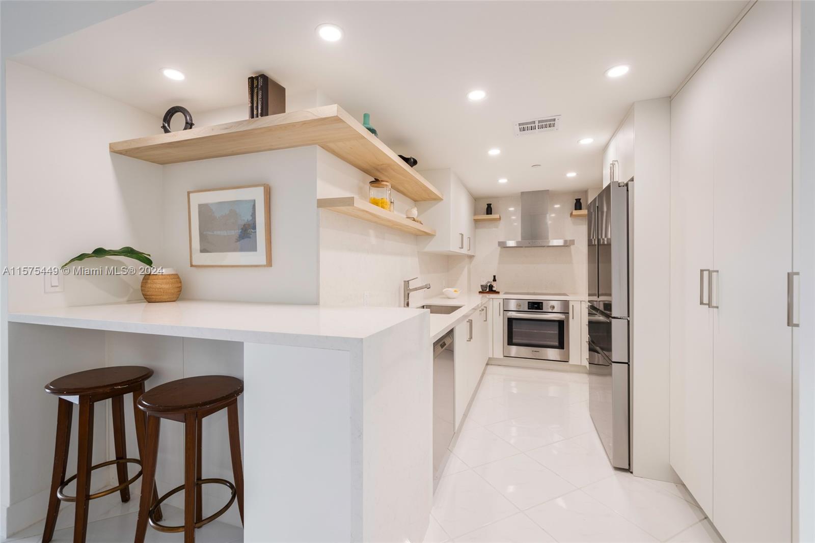 90 Edgewater Dr # 715