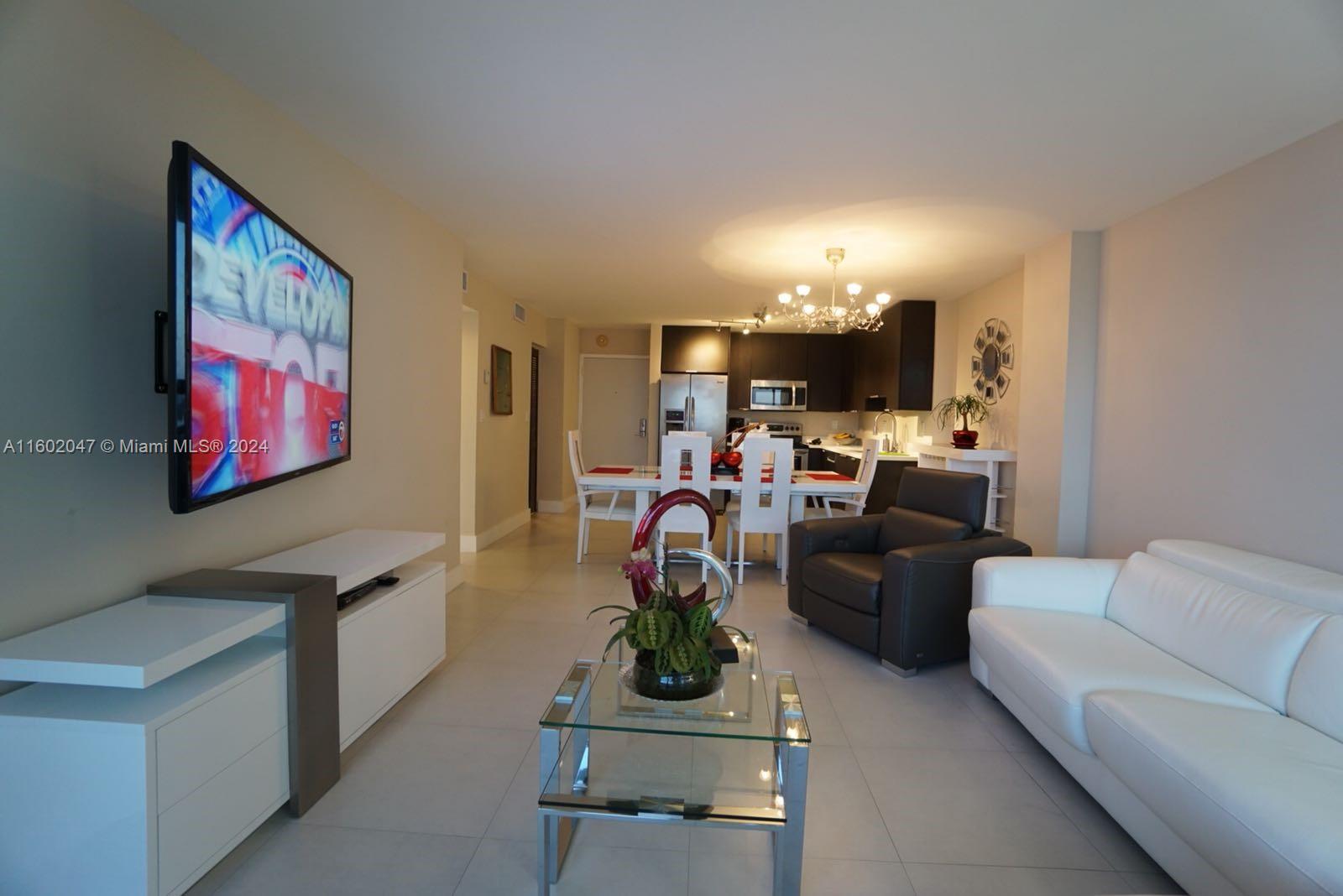 600 NE 36th St # 1214