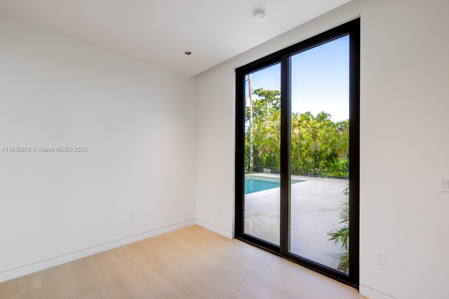 5550 SW 74th St
