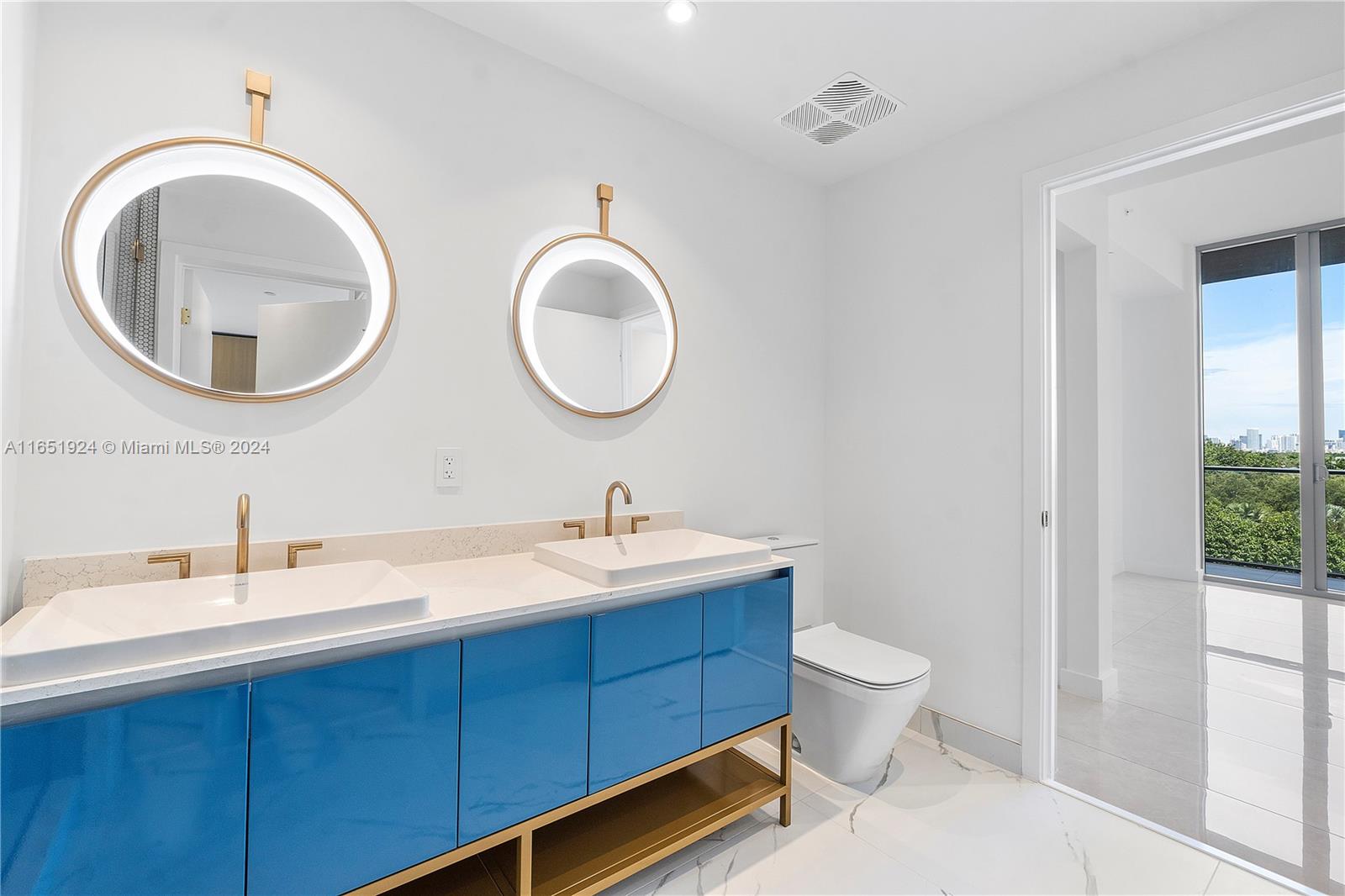 2678 Tigertail Ave # 512