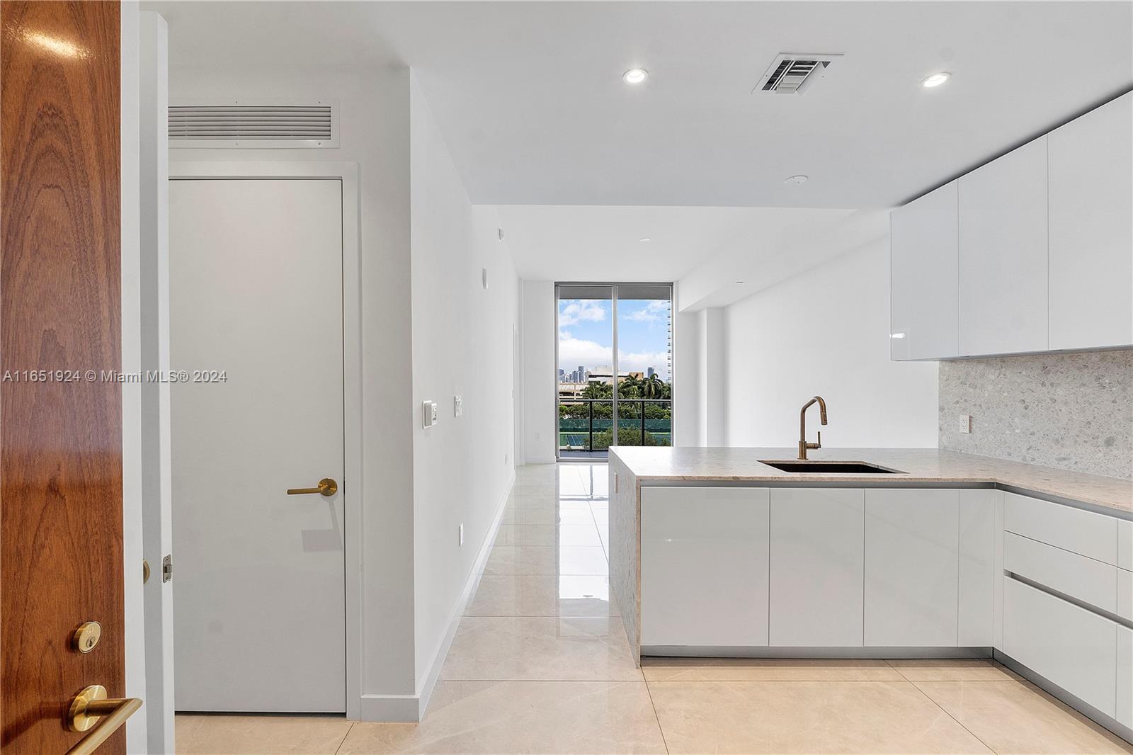 2678 Tigertail Ave # 512