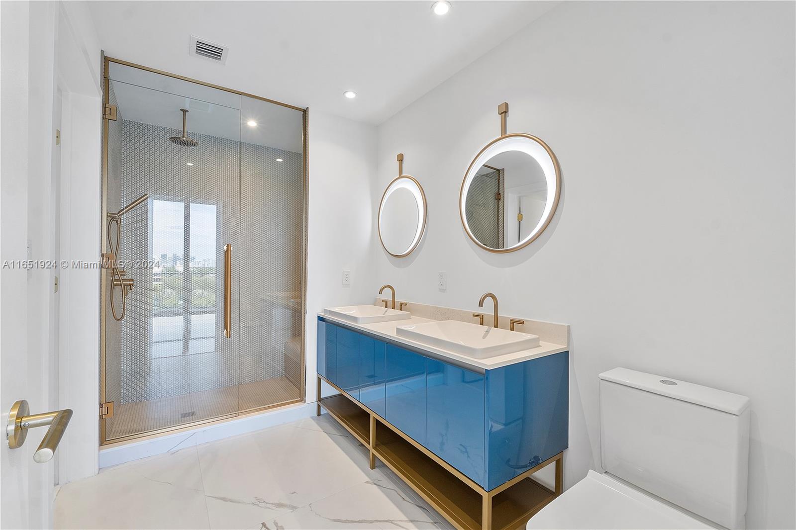 2678 Tigertail Ave # 512