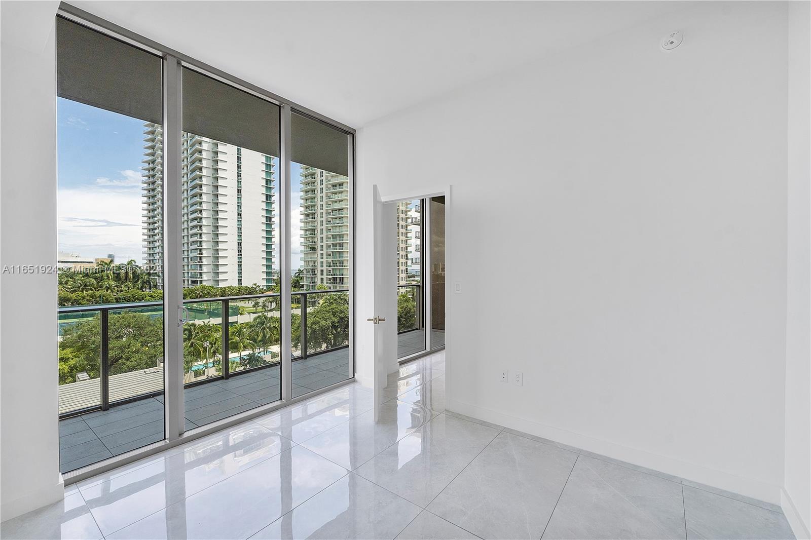 2678 Tigertail Ave # 512