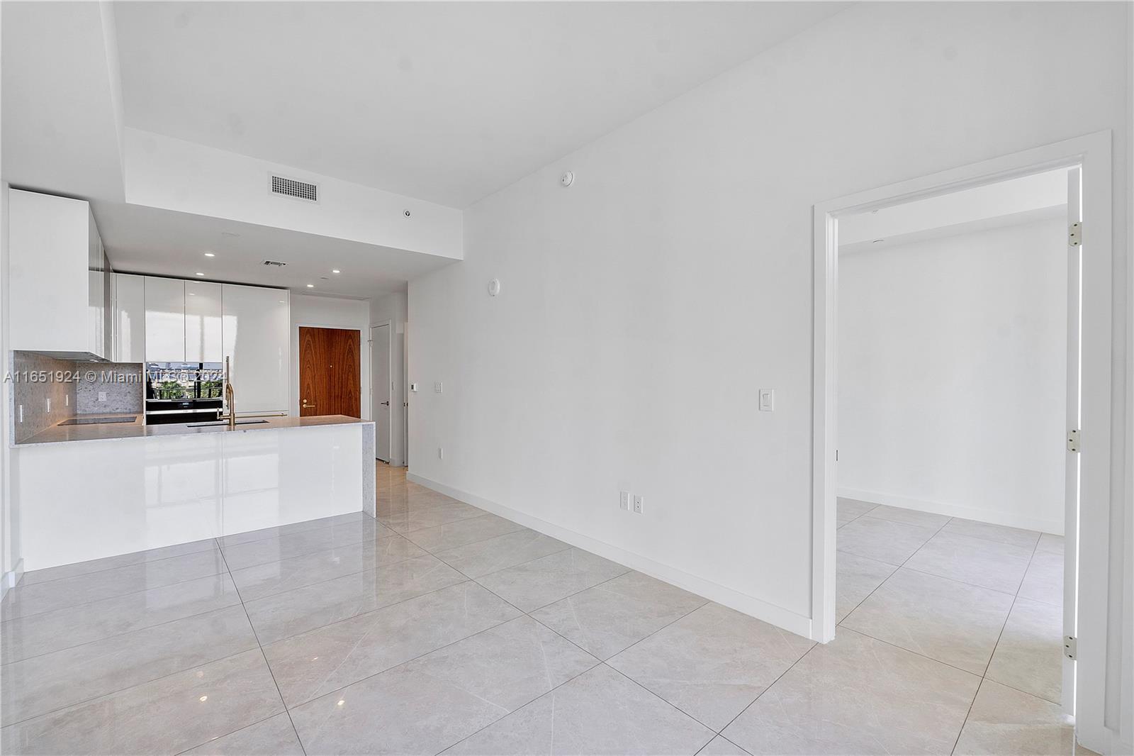 2678 Tigertail Ave # 512