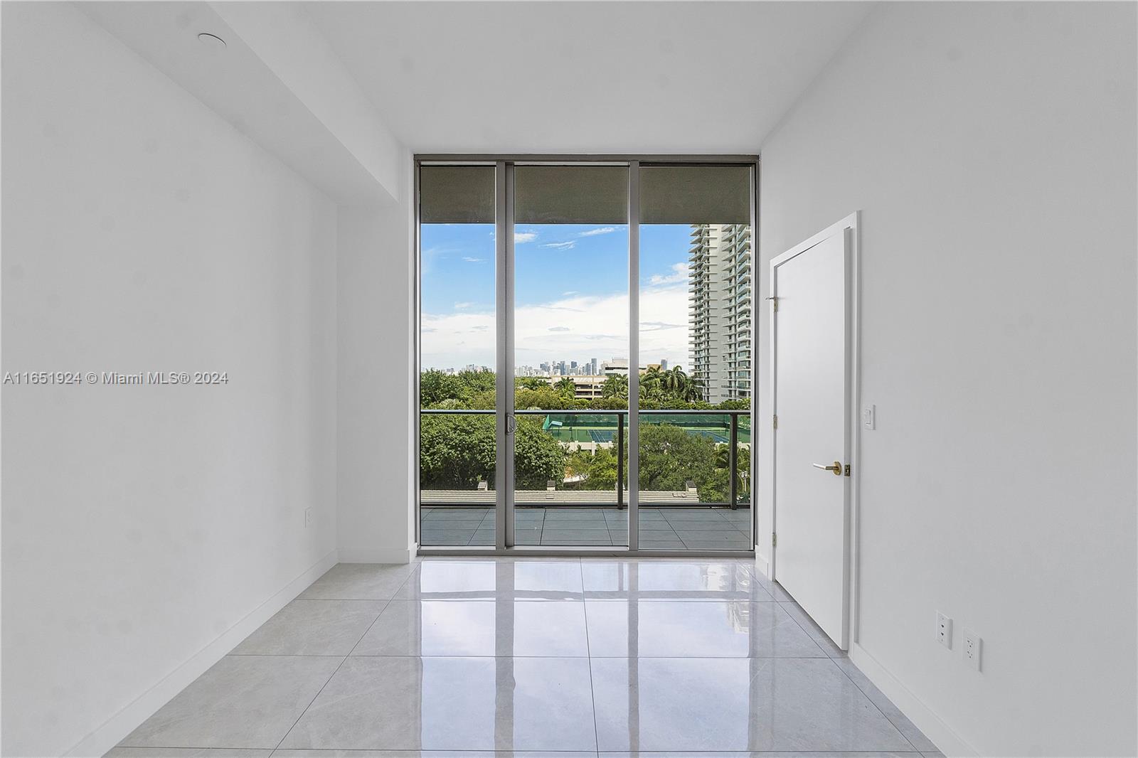 2678 Tigertail Ave # 512