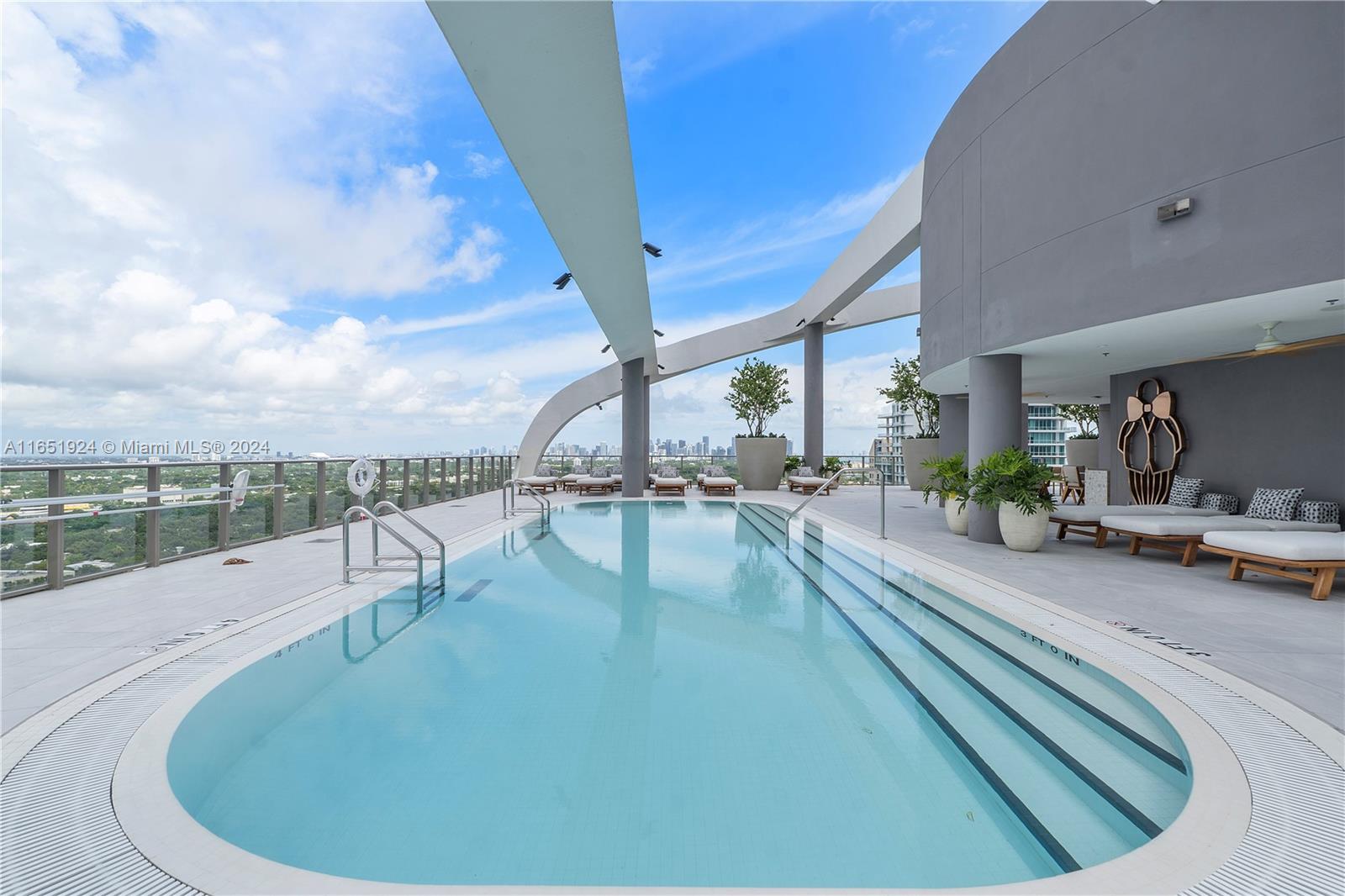 2678 Tigertail Ave # 512