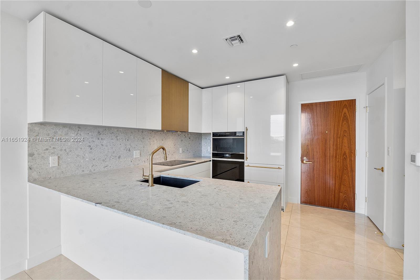 2678 Tigertail Ave # 512