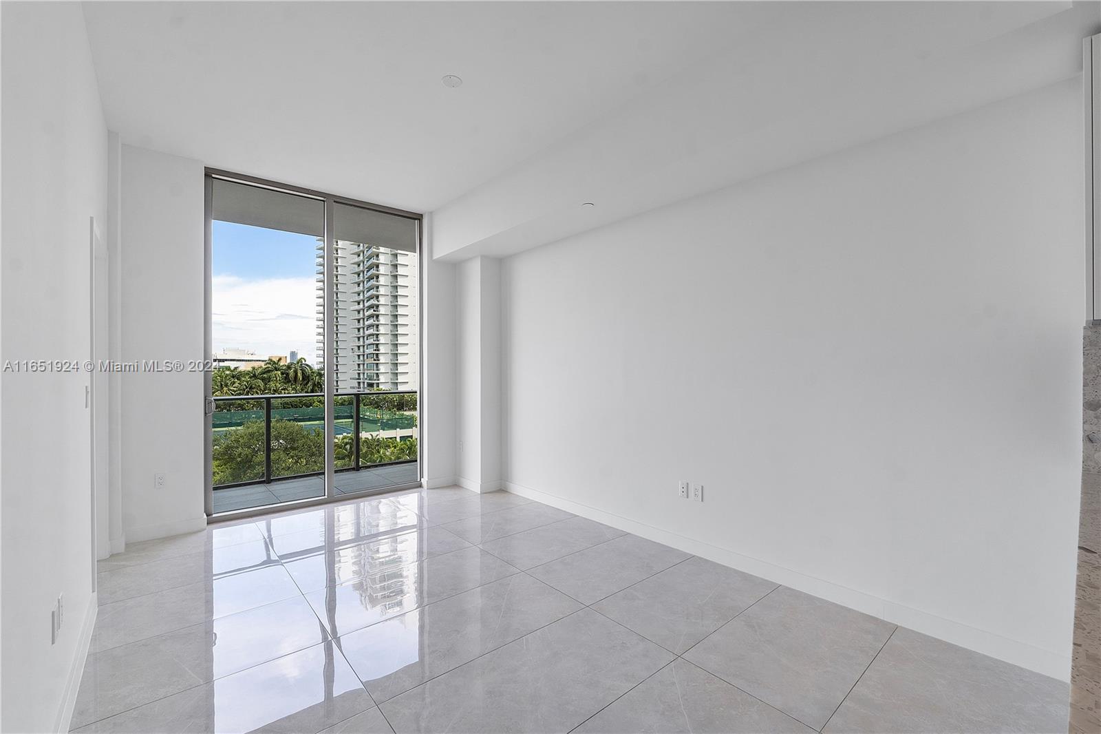 2678 Tigertail Ave # 512