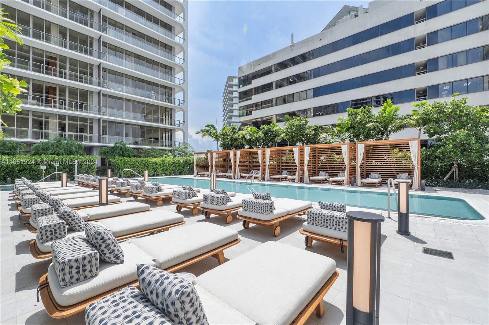 2678 Tigertail Ave # 512